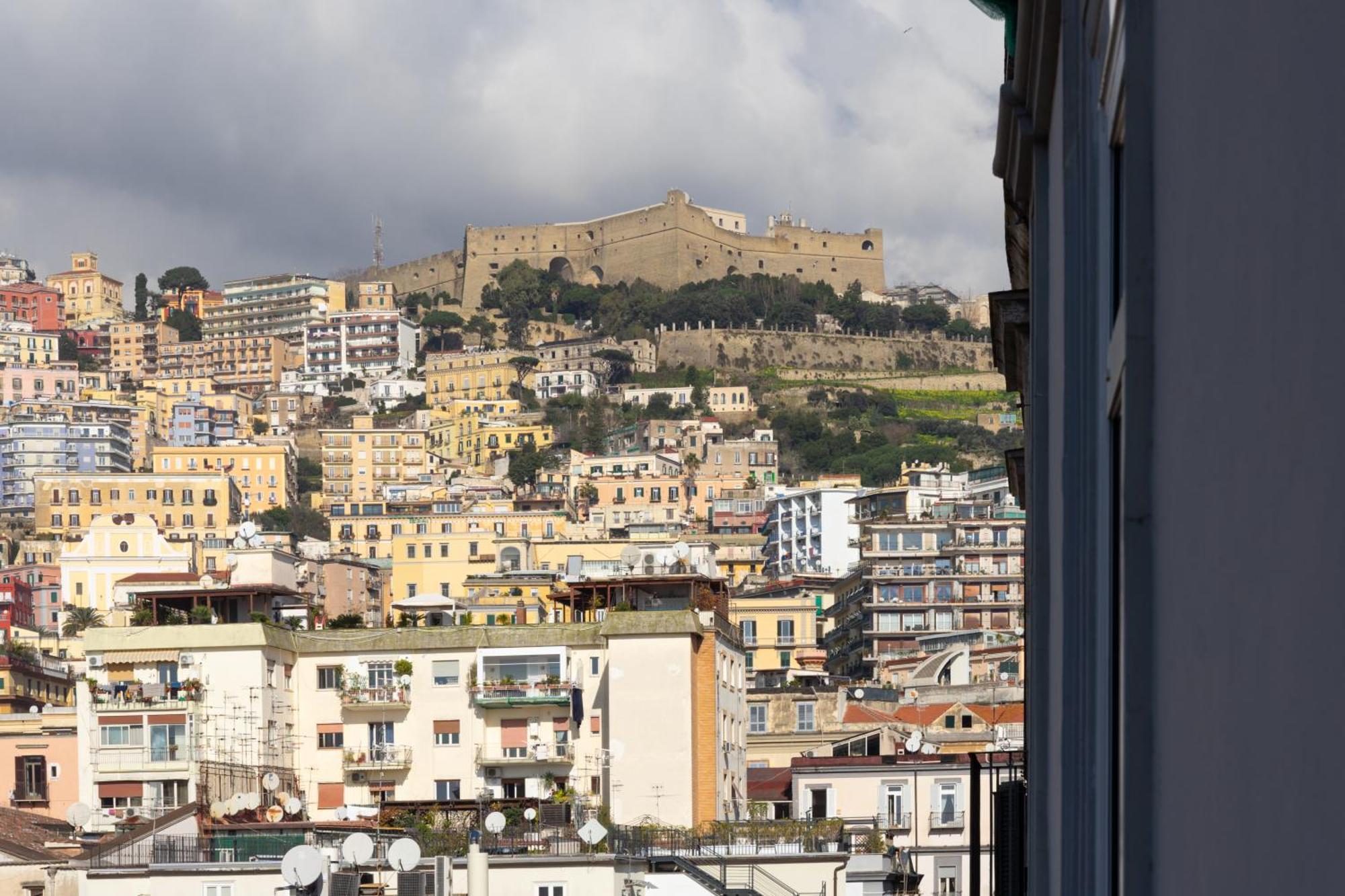 Insogno Suites Napels Buitenkant foto